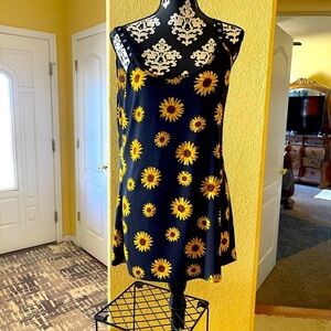Perfect for summer sunflower top sleeveless and very cute